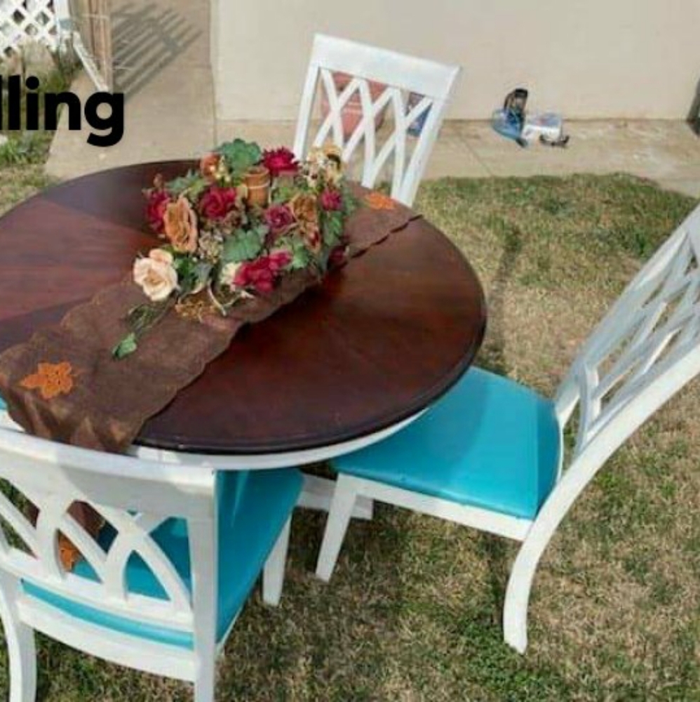Table w/ 4  ch